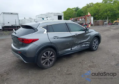 2017 Infiniti Qx30 Premium z USA, uszkodzony, nr VIN SJKCH5CR4HA015956